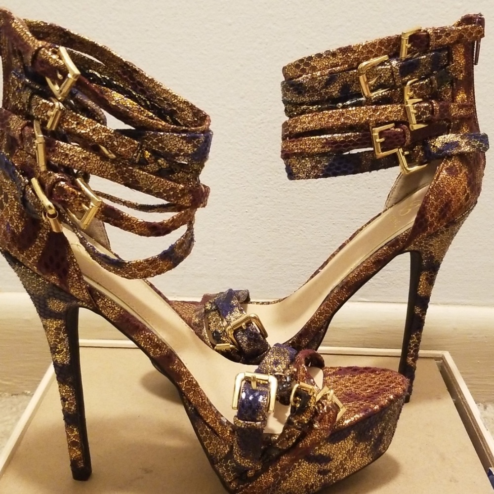 Ladies metallic heels